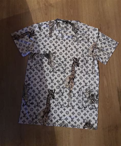 louis vuitton giraffe shirt replica|louis vuitton counterfeit.